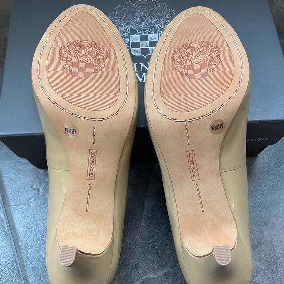 NWB Vince Camuto Nude Soft Cow Patent Heels - Picture 5 of 6